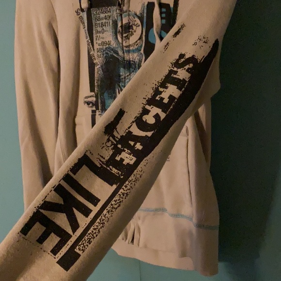 Super cute volcom zip up! - Picture 3 of 6
